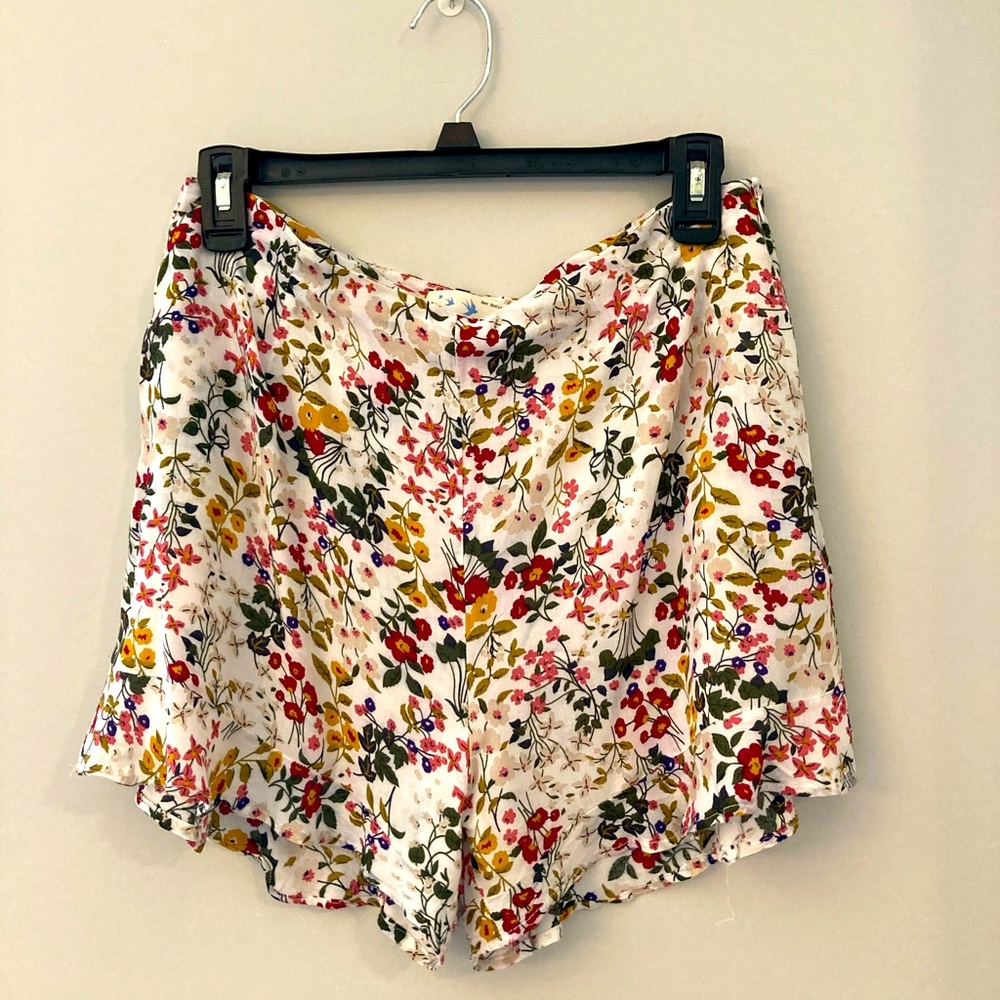 Floral, silky, shorts, size large